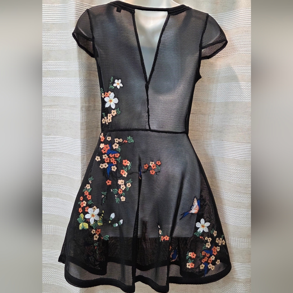 Guess Lyana Mesh Dress Women's Size XS Black Floral Embroidered Fit & Flare - Picture 4 of 8